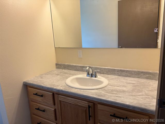 305 N 10th Street, Hartshorne, OK 74547