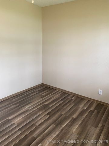 305 N 10th Street, Hartshorne, OK 74547