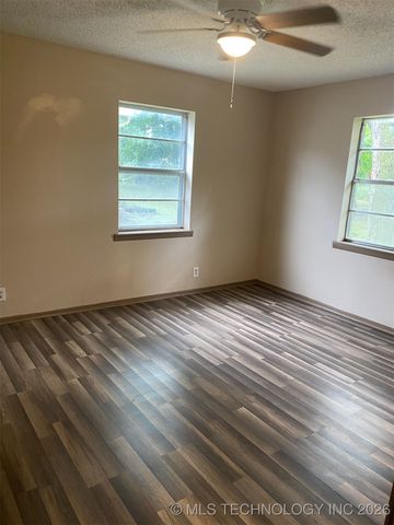 305 N 10th Street, Hartshorne, OK 74547