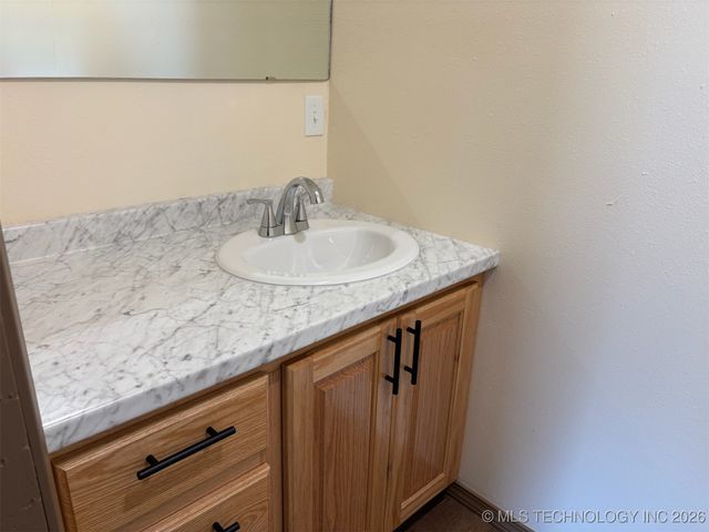 305 N 10th Street, Hartshorne, OK 74547