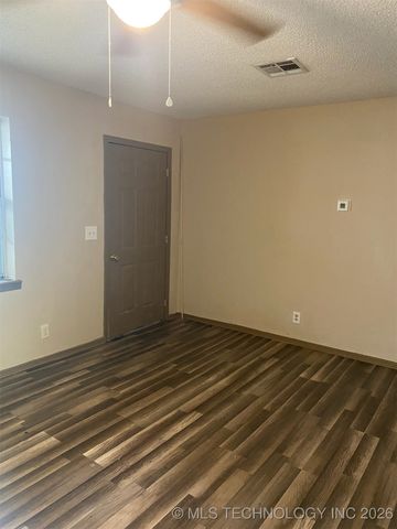 305 N 10th Street, Hartshorne, OK 74547