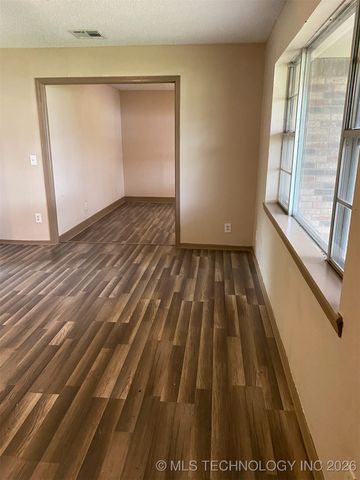 305 N 10th Street, Hartshorne, OK 74547