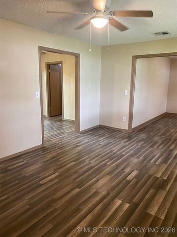 305 N 10th Street, Hartshorne, OK 74547