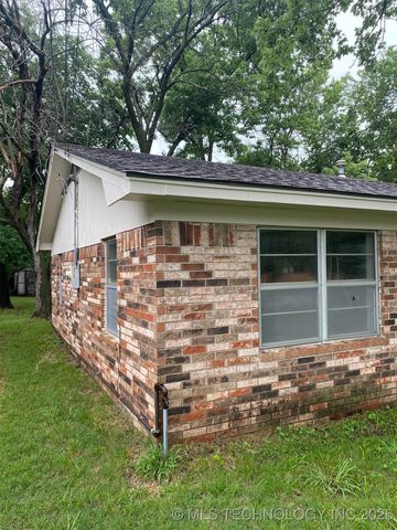 305 N 10th Street, Hartshorne, OK 74547