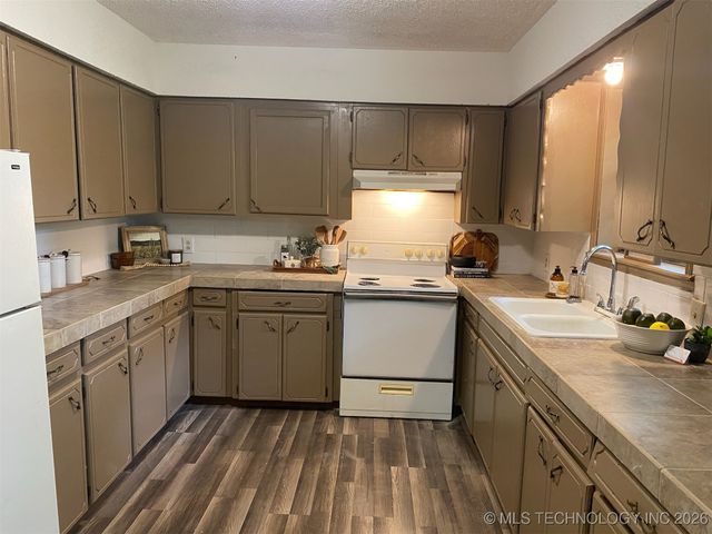 305 N 10th Street, Hartshorne, OK 74547