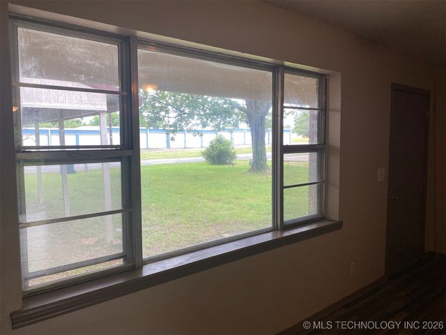 305 N 10th Street, Hartshorne, OK 74547