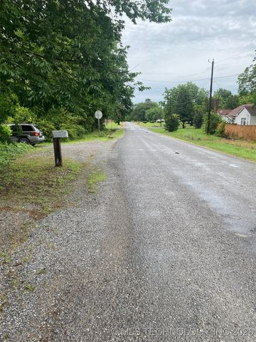 305 N 10th Street, Hartshorne, OK 74547