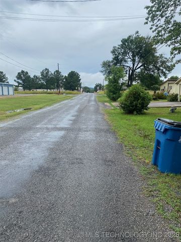 305 N 10th Street, Hartshorne, OK 74547