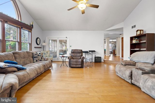 172 CAMBRIAN CT, Martinsburg, WV 25403