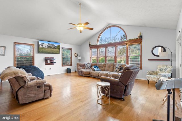 172 CAMBRIAN CT, Martinsburg, WV 25403