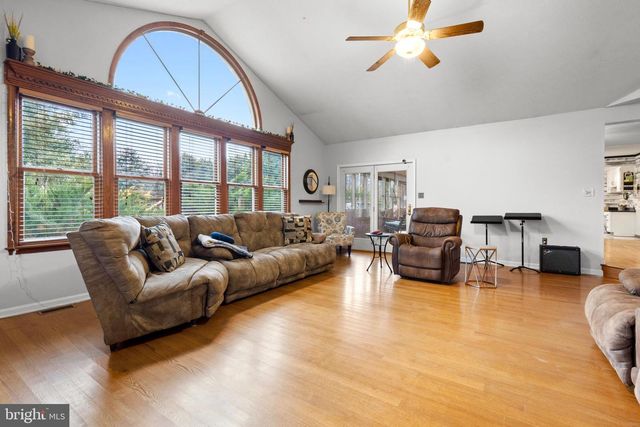 172 CAMBRIAN CT, Martinsburg, WV 25403