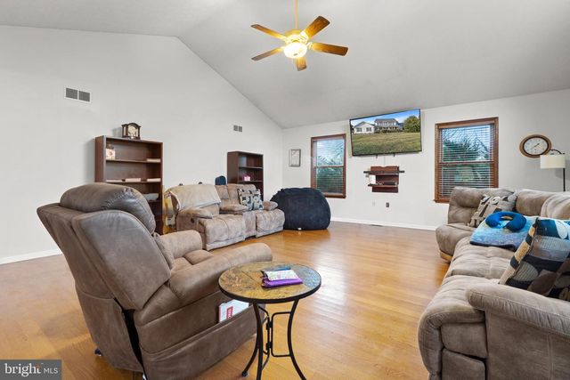 172 CAMBRIAN CT, Martinsburg, WV 25403