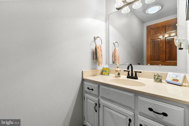 172 CAMBRIAN CT, Martinsburg, WV 25403