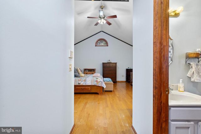 172 CAMBRIAN CT, Martinsburg, WV 25403