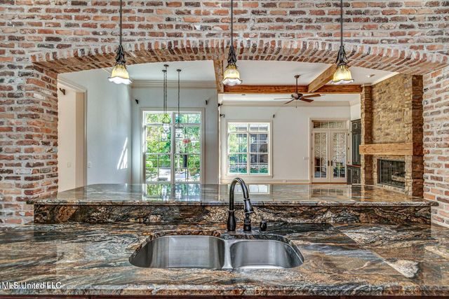 102 Bridgewater Crossing, Ridgeland, MS 39157