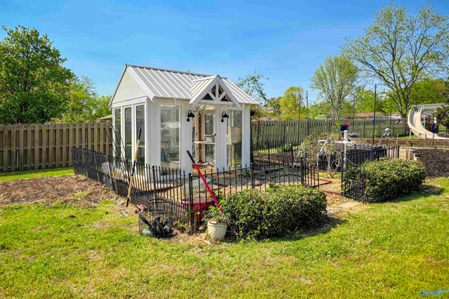 908 Rhodes Street, Hartselle, AL 35640