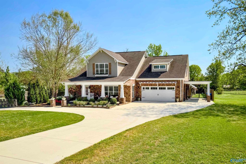 908 Rhodes Street, Hartselle, AL 35640