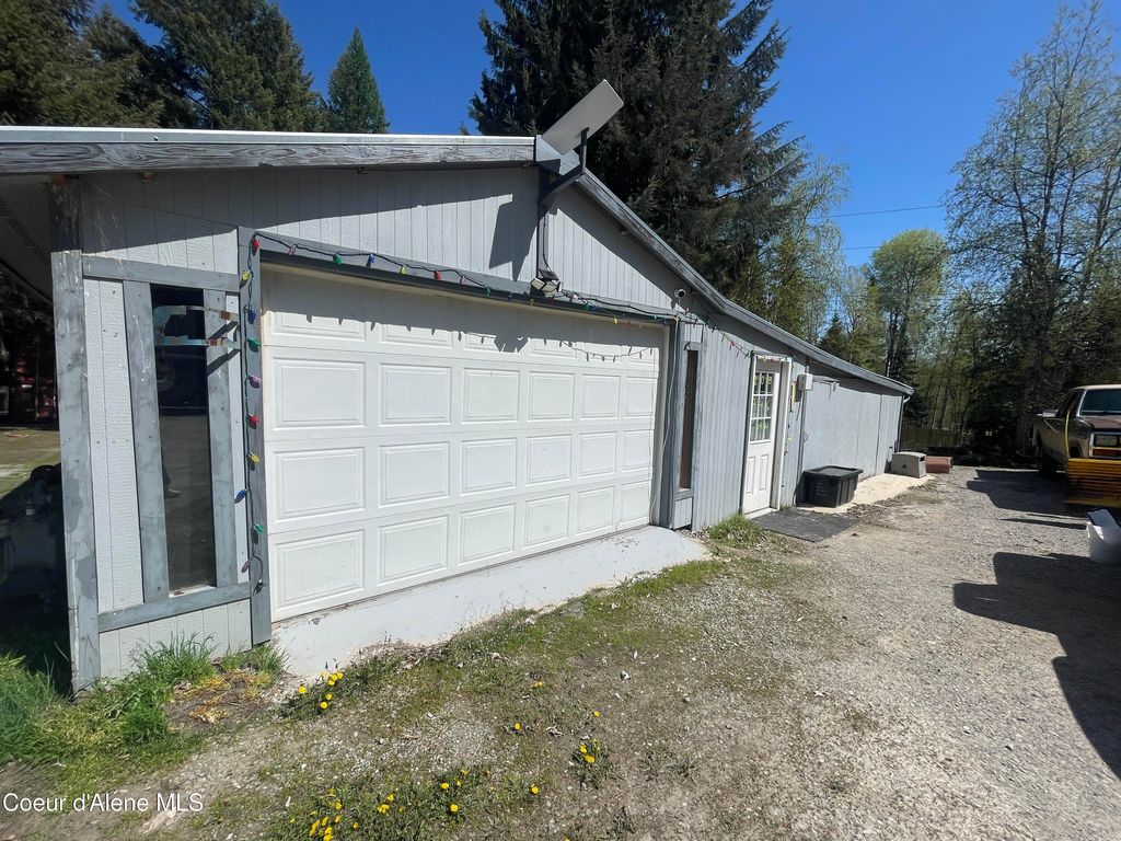 385 Upland Dr, Sandpoint, ID 83864