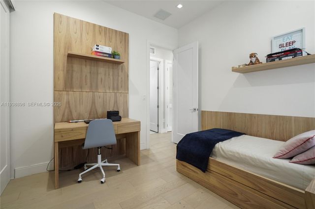 8144 NW 43rd St, Doral, FL 33166