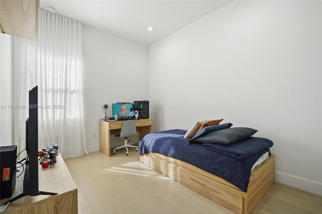 8144 NW 43rd St, Doral, FL 33166