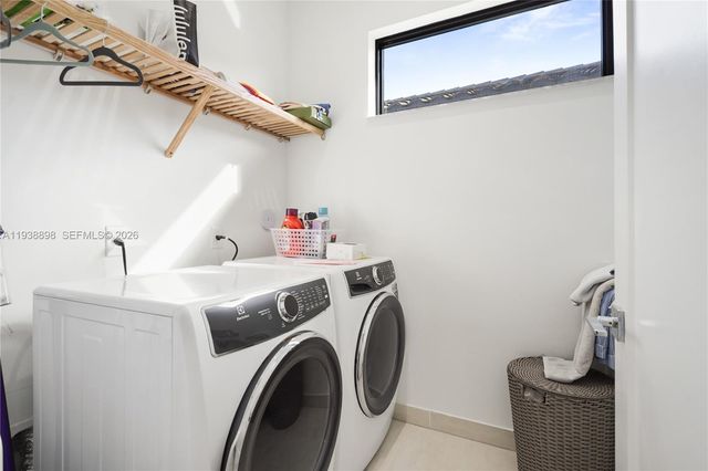 8144 NW 43rd St, Doral, FL 33166