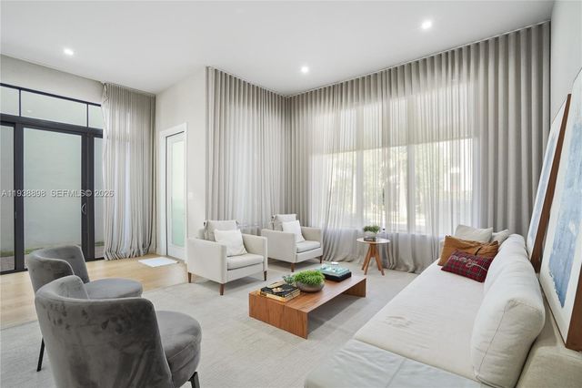 8144 NW 43rd St, Doral, FL 33166