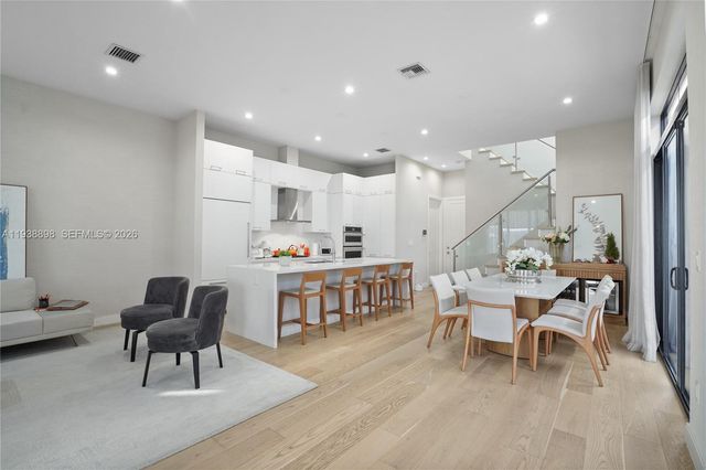 8144 NW 43rd St, Doral, FL 33166