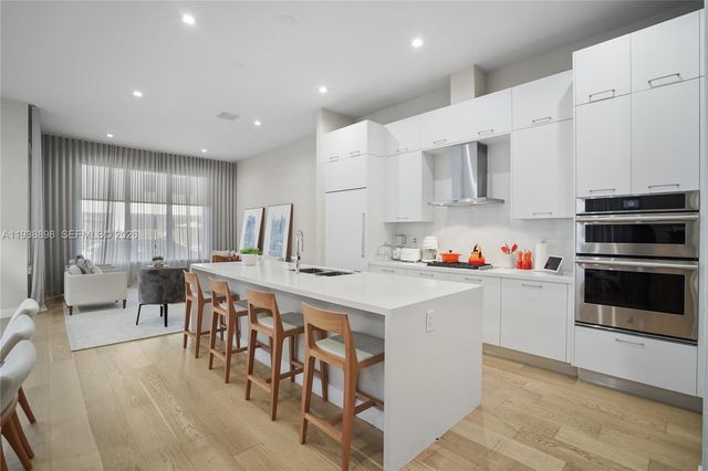 8144 NW 43rd St, Doral, FL 33166