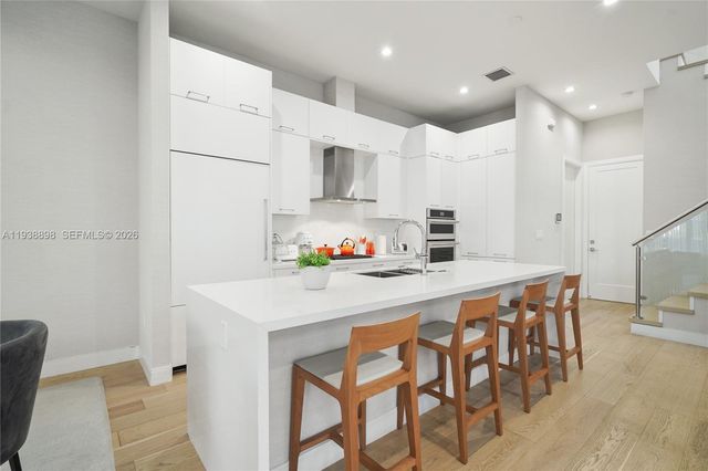 8144 NW 43rd St, Doral, FL 33166