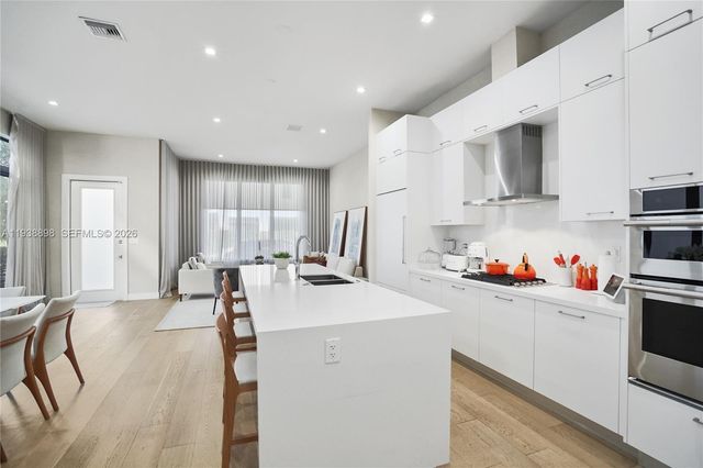 8144 NW 43rd St, Doral, FL 33166