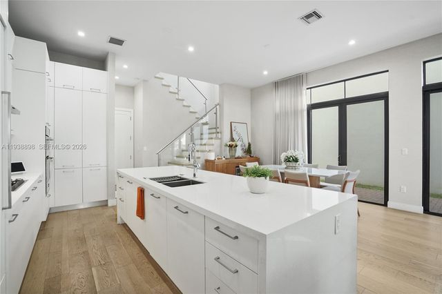 8144 NW 43rd St, Doral, FL 33166