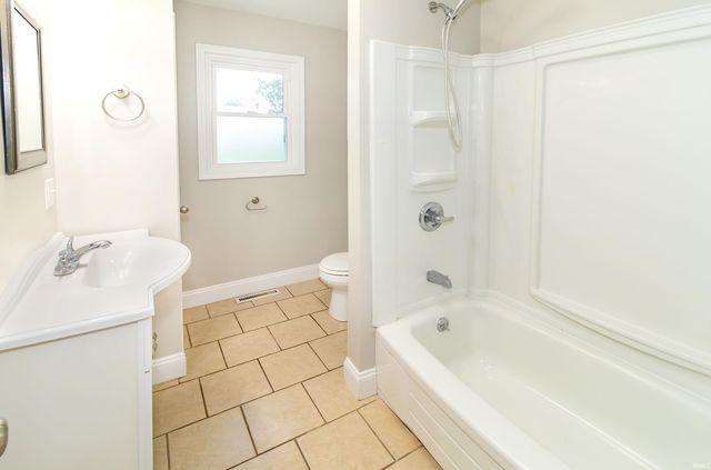 542 E Adams Avenue, Chandler, IN 47610