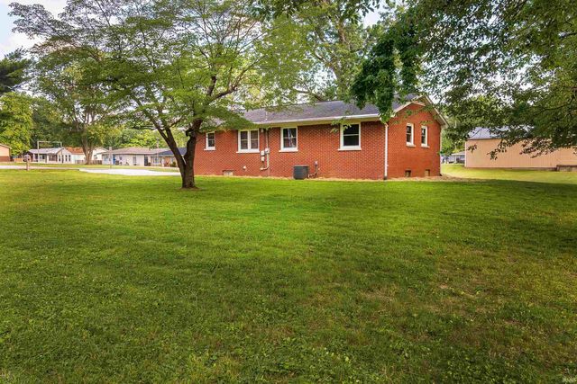 542 E Adams Avenue, Chandler, IN 47610