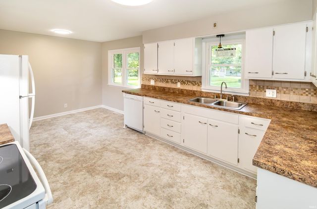 542 E Adams Avenue, Chandler, IN 47610