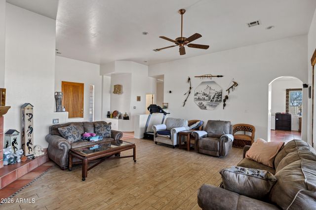 35219 N 10TH Street, Phoenix, AZ 85086