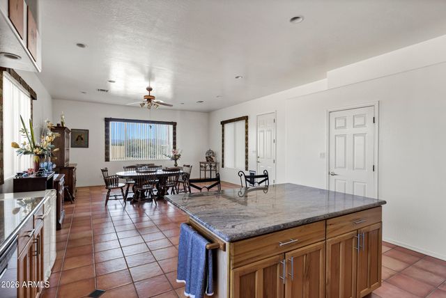 35219 N 10TH Street, Phoenix, AZ 85086