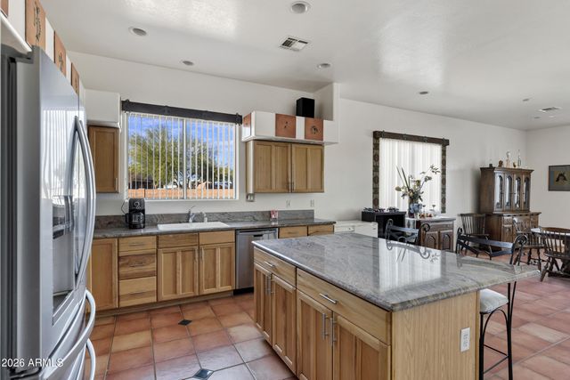 35219 N 10TH Street, Phoenix, AZ 85086