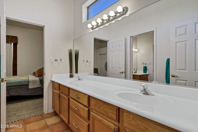 35219 N 10TH Street, Phoenix, AZ 85086