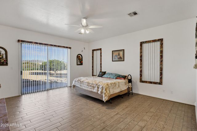 35219 N 10TH Street, Phoenix, AZ 85086