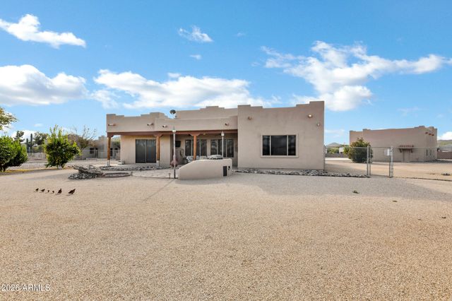 35219 N 10TH Street, Phoenix, AZ 85086