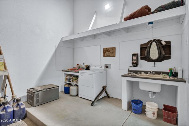 35219 N 10TH Street, Phoenix, AZ 85086