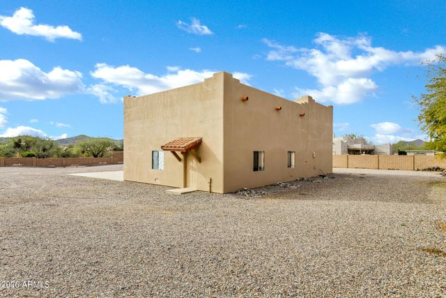 35219 N 10TH Street, Phoenix, AZ 85086