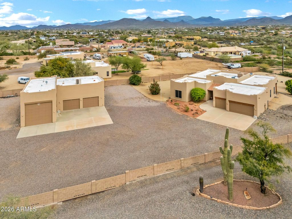 35219 N 10TH Street, Phoenix, AZ 85086