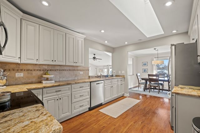 2415 59th Street, Woodridge, IL 60517