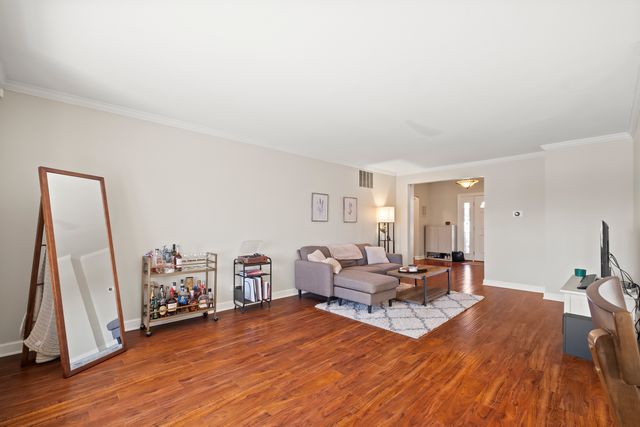 2415 59th Street, Woodridge, IL 60517