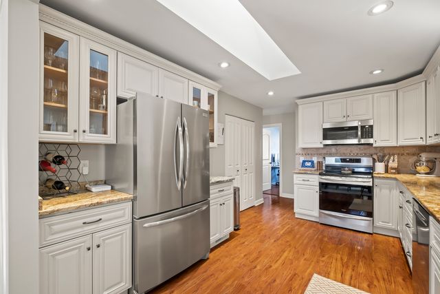 2415 59th Street, Woodridge, IL 60517