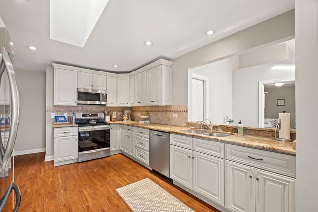 2415 59th Street, Woodridge, IL 60517