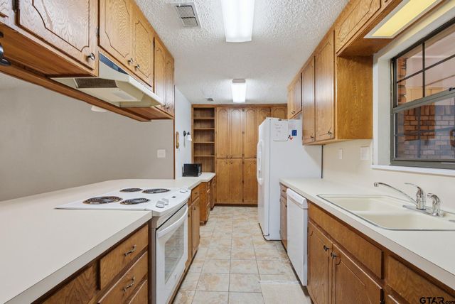 546 Woodside Drive, Hideaway, TX 75771