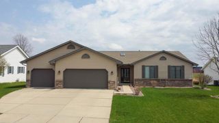 2214 Savanna Drive, Janesville, WI 53545