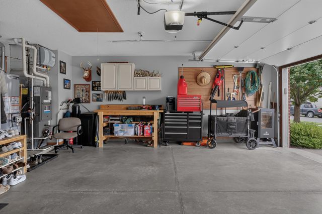 12432 Wandering Way, Fort Wayne, IN 46818